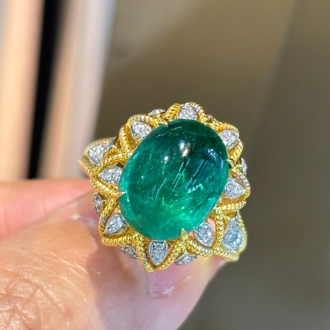 14k Gold 4.5 Ct Natural Emerald & Diamond Ring - 4