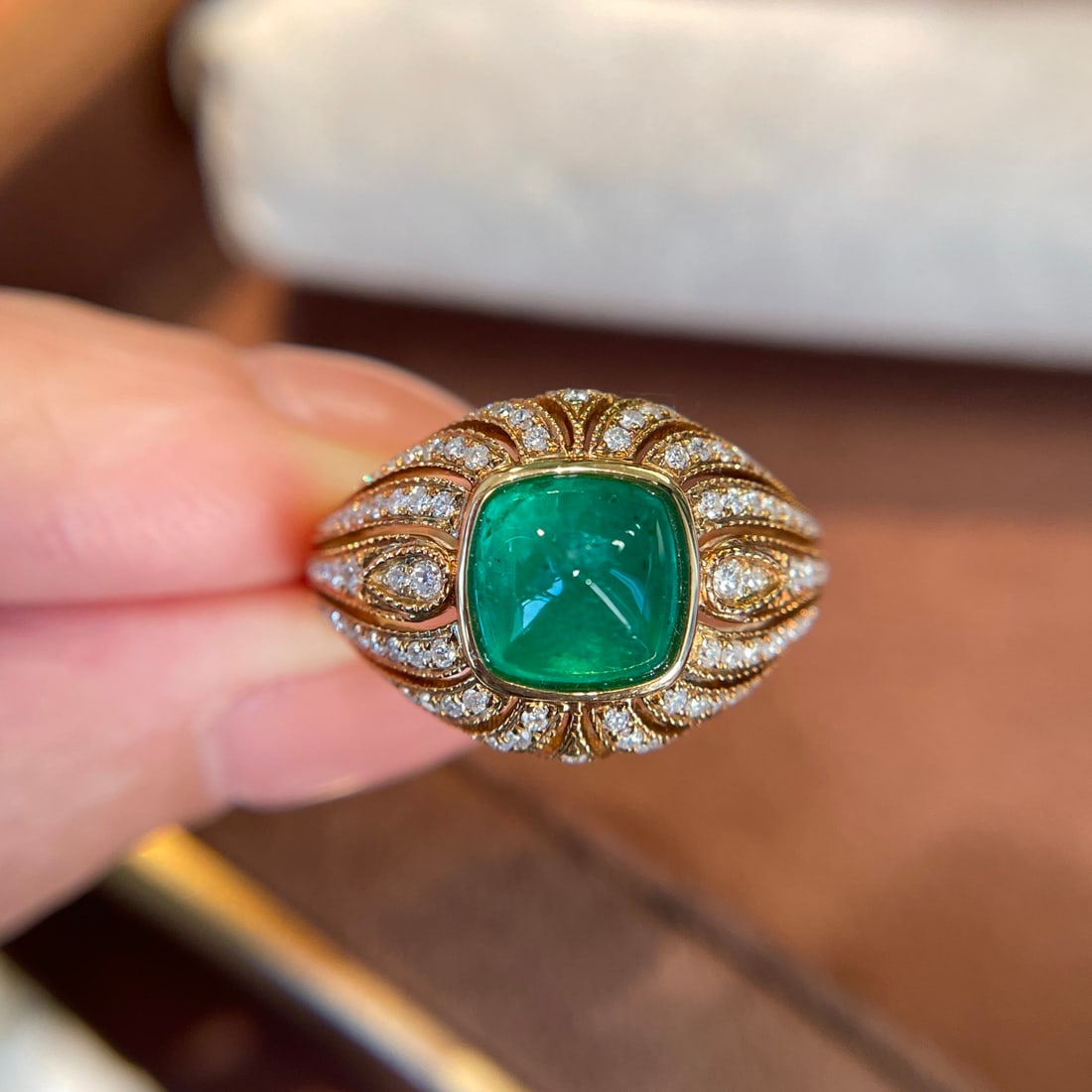 14k Gold 2 Ct Natural Emerald & Diamond Ring: Ref:231116180 // gold content:14k gold // ring size:7. 25us // // main gemstone:emerald // shape:sugar-loaf // carat weight:2ct // color:green // treatment:natural // // adjacent gemstone 2 :