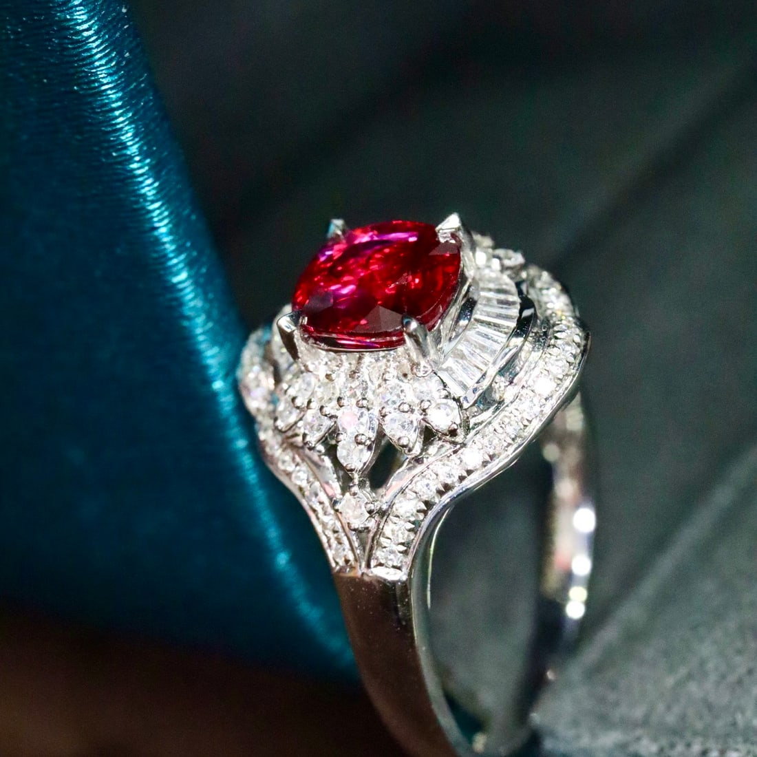 14k Gold 1.54 Ctw Natural Ruby & Diamond Ring - 4