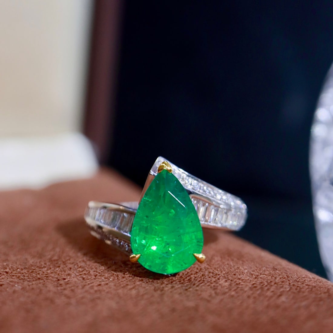 14k Gold 3.20 Ctw Natural Emerald & Diamond Ring (1 of 9)