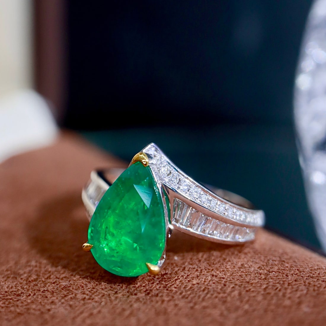 14k Gold 3.20 Ctw Natural Emerald & Diamond Ring - 3