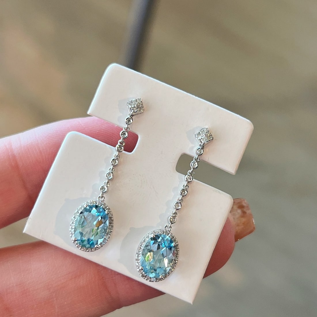 14k Gold 2 Ct Natural Aquamarine & Diamond Earrings: Ref:231116198 // gold content:14k gold // main gemstone:aquamarine // shape:oval // carat weight:2ct // color:blue // treatment:natural // // adjacent gemstone 2 : diamond // shape:round // clarity