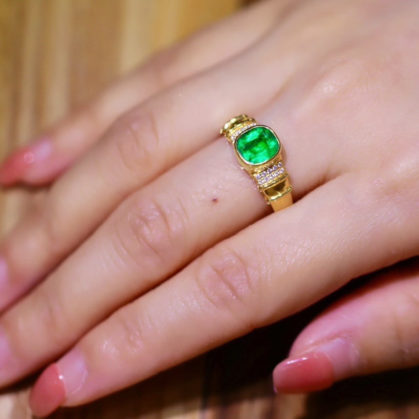 14k Gold 1.67 Ctw Vivid Green Natural Emerald & Diamond Ring - 8