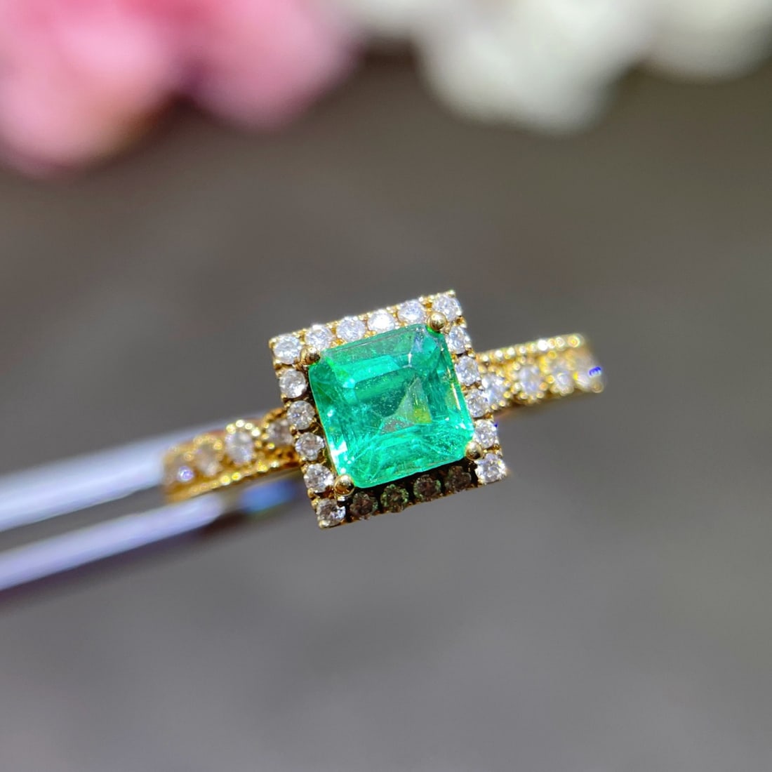 14k Gold 0.83 Ctw Natural Emerald & Diamond Ring - 2