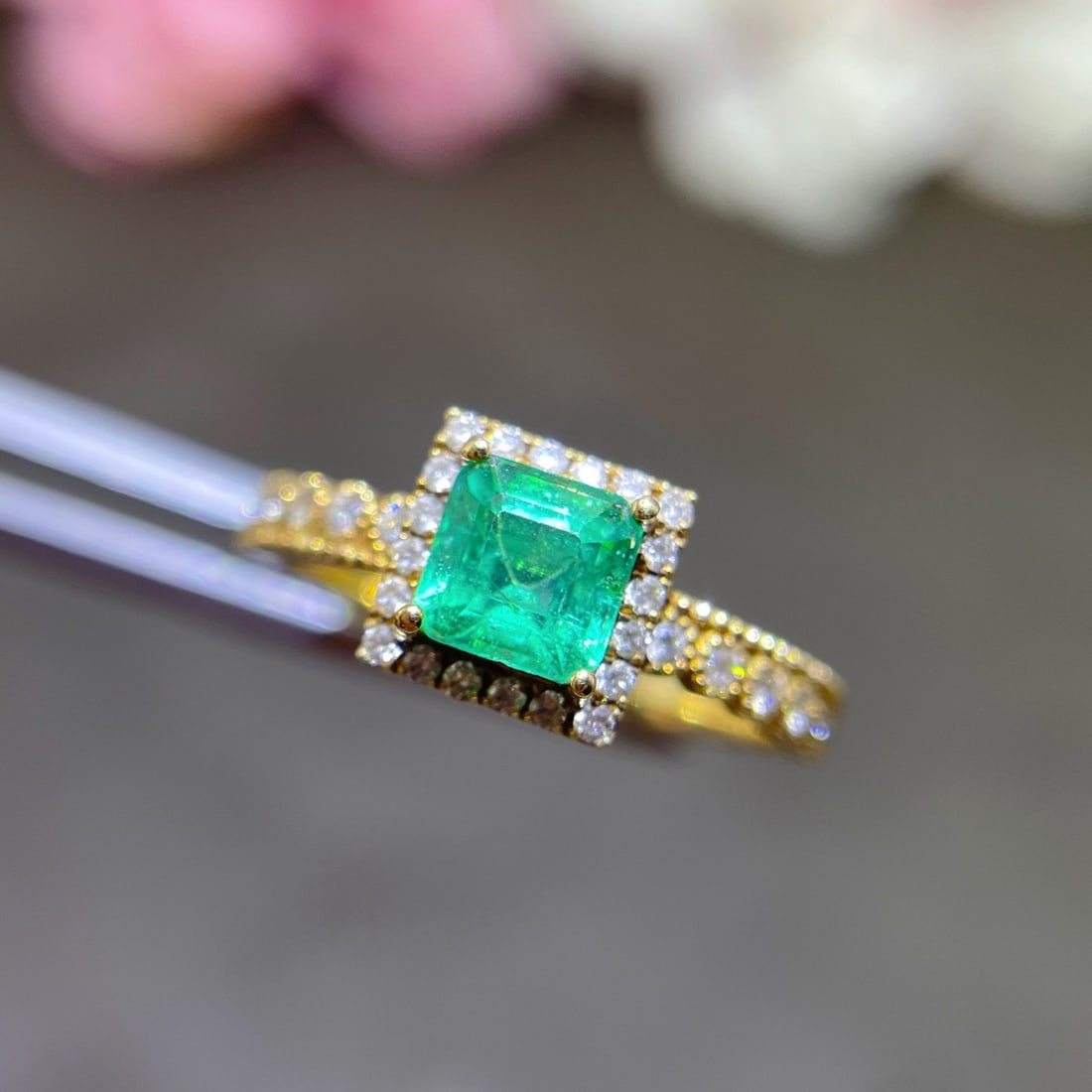 14k Gold 0.83 Ctw Natural Emerald & Diamond Ring - 3