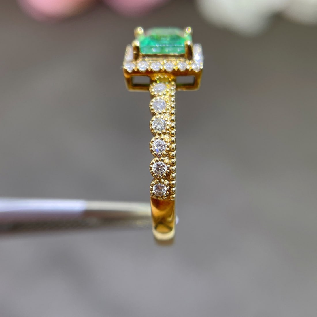 14k Gold 0.83 Ctw Natural Emerald & Diamond Ring - 4