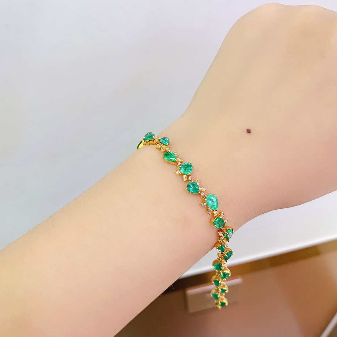 14k Gold 8.8 Ct Natural Emerald & Diamond Bracelet - 5