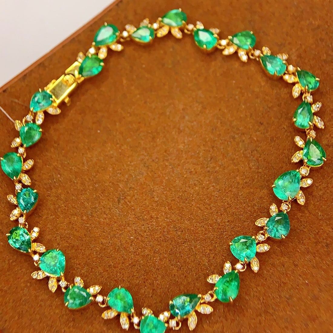 14k Gold 8.8 Ct Natural Emerald & Diamond Bracelet - 6