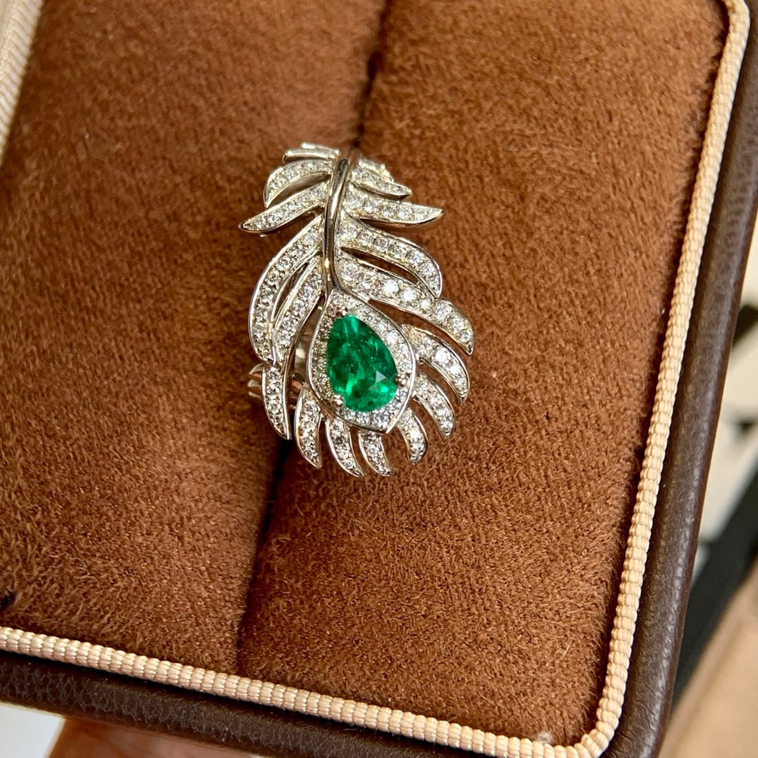 14k Gold 0.87 Ctw Vivid Green Natural Emerald & Diamond Ring: Ref:231116204 // gold content:14k gold // ring size:7. 25us // // main gemstone:emerald // shape:pear // carat weight:0. 51ct // color:vivid green // treatment:natural // // adjacent gemstone 2 :