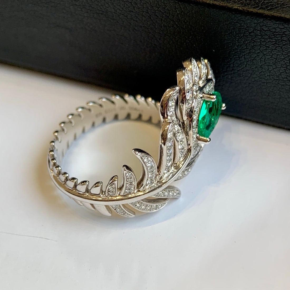 14k Gold 0.87 Ctw Vivid Green Natural Emerald & Diamond Ring - 2