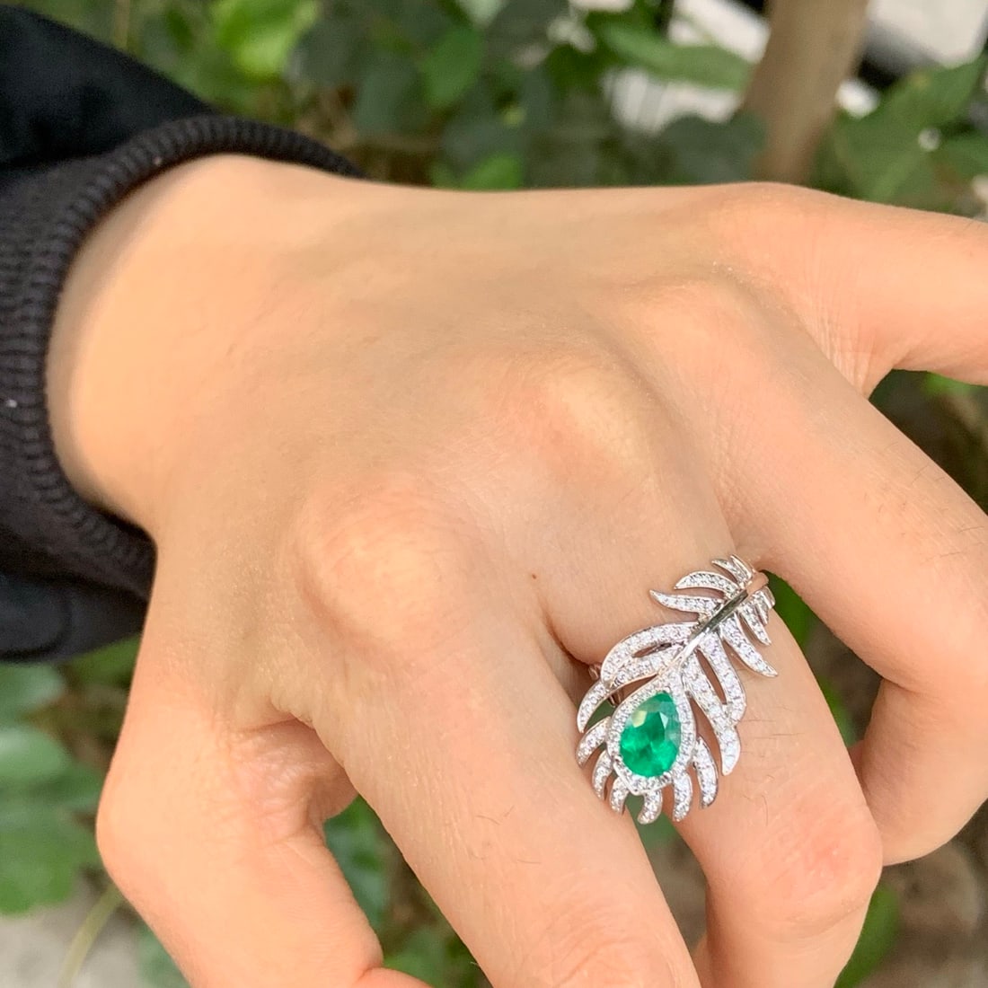 14k Gold 0.87 Ctw Vivid Green Natural Emerald & Diamond Ring - 3