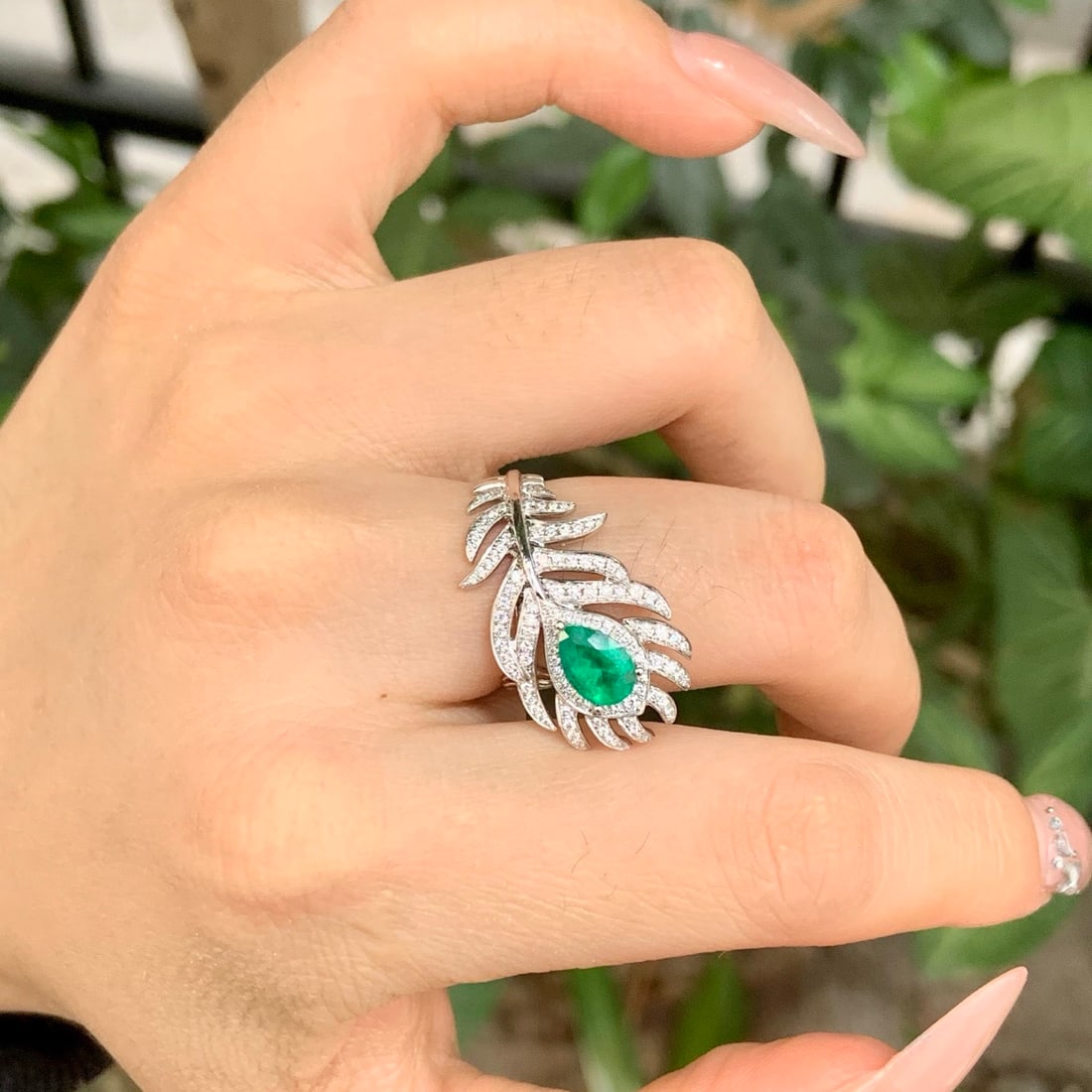 14k Gold 0.87 Ctw Vivid Green Natural Emerald & Diamond Ring - 7