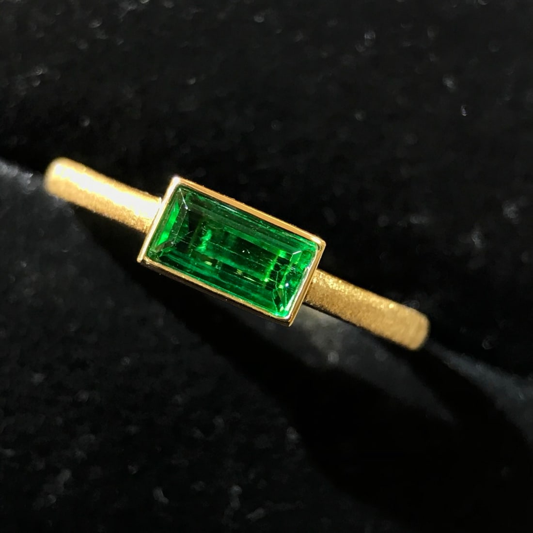14k Gold 0.45 Ct Vivid Green Natural Emerald Ring (1 of 7)