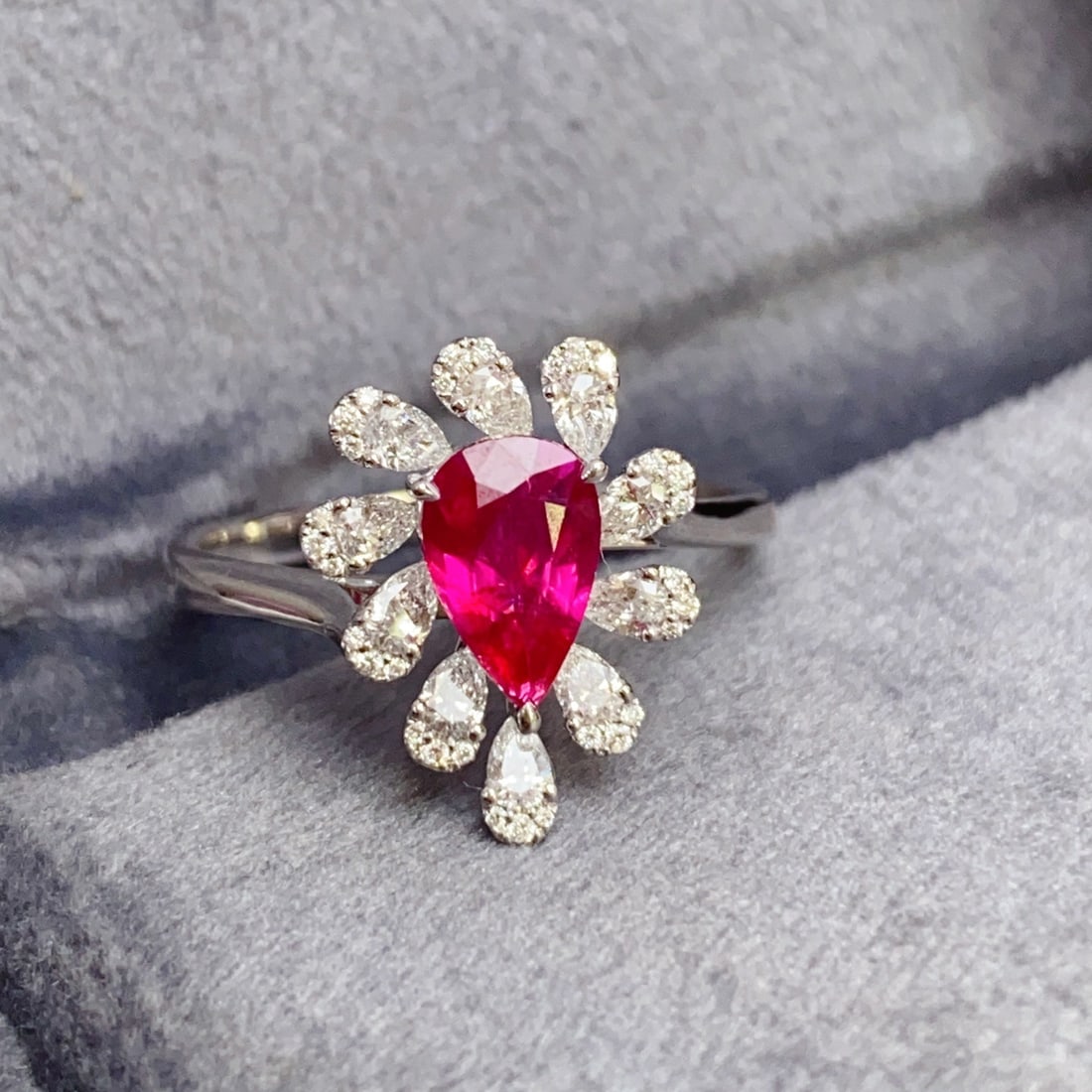 14k Gold 1.00 Ct Natural Ruby & Diamond Ring: Ref:231116206 // gold content:14k gold // ring size:7. 25us // // main gemstone:ruby // shape:pear // carat weight:1. 00ct // color:red // treatment:natural // // adjacent gemstone 2 : diamond // numb