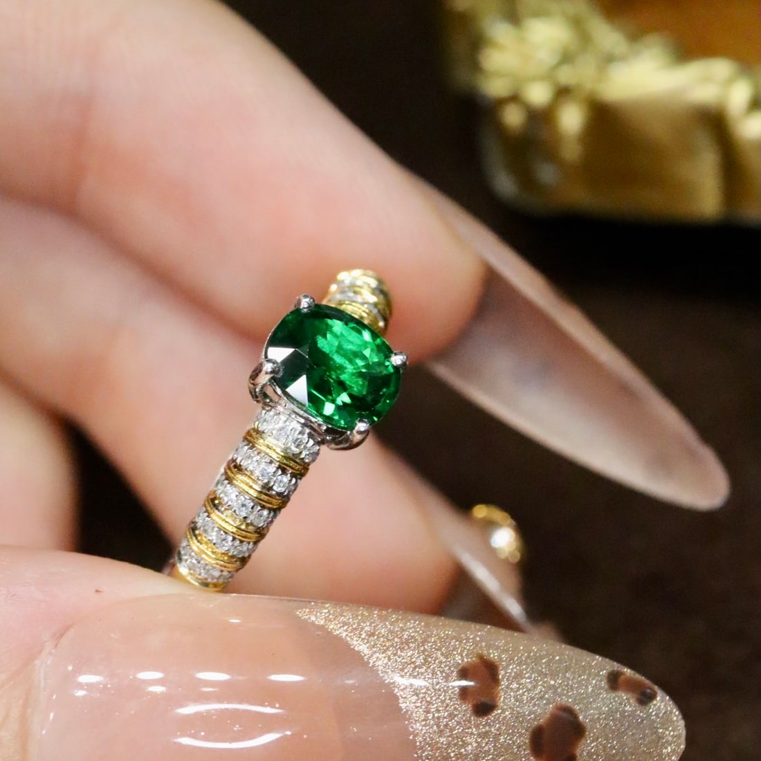 14k Gold 0.85 Ctw Vivid Green Natural Tsavorite & Diamond Ring - 2