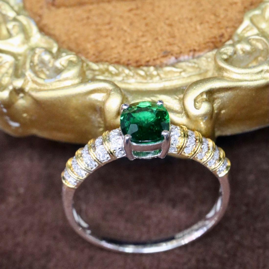 14k Gold 0.85 Ctw Vivid Green Natural Tsavorite & Diamond Ring - 4