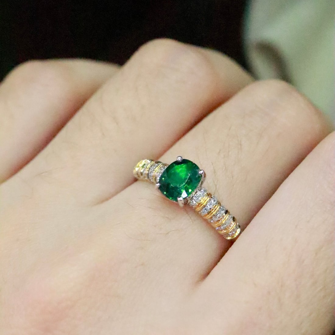 14k Gold 0.85 Ctw Vivid Green Natural Tsavorite & Diamond Ring - 5