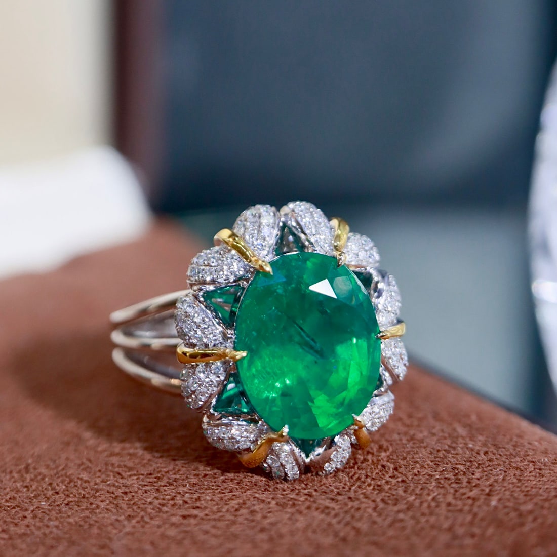 14k Gold 5.46 Ctw Natural Emerald & Diamond Ring - 2