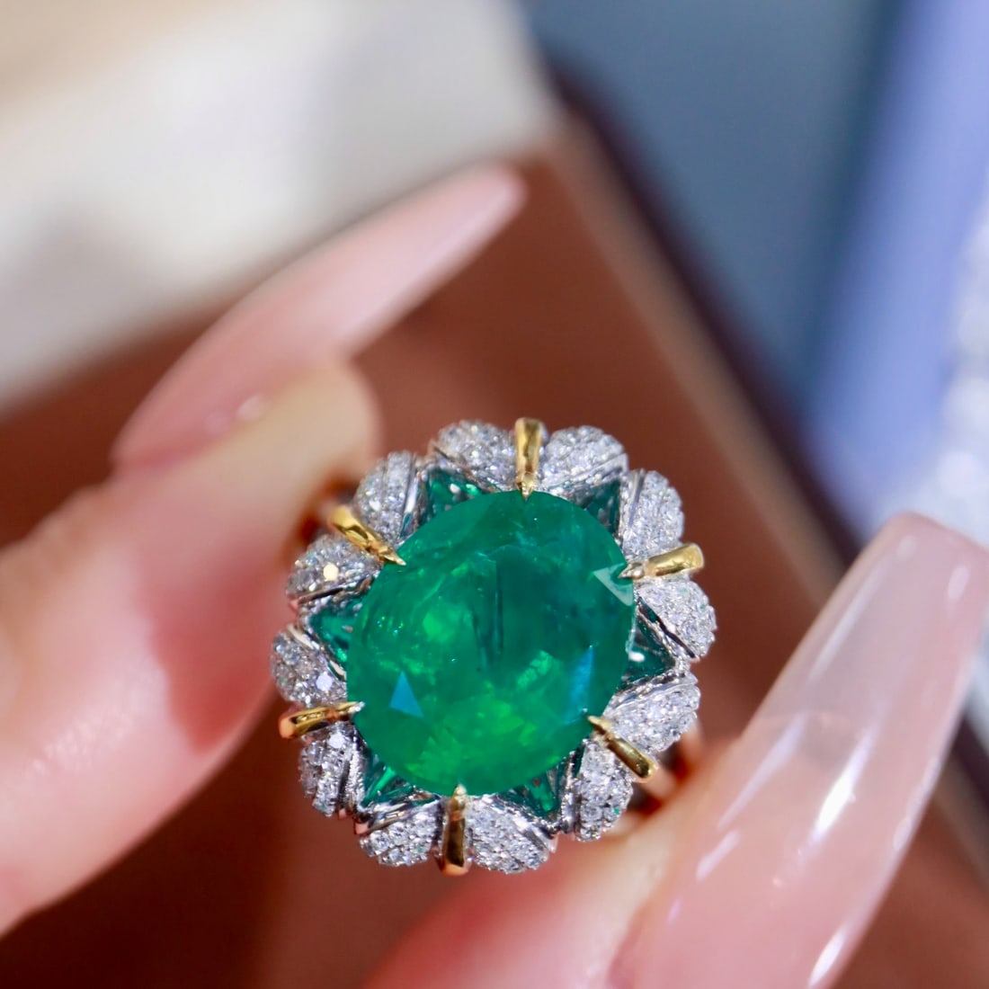 14k Gold 5.46 Ctw Natural Emerald & Diamond Ring - 5