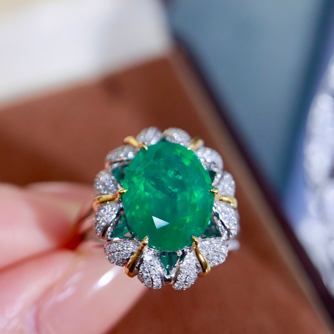14k Gold 5.46 Ctw Natural Emerald & Diamond Ring - 8