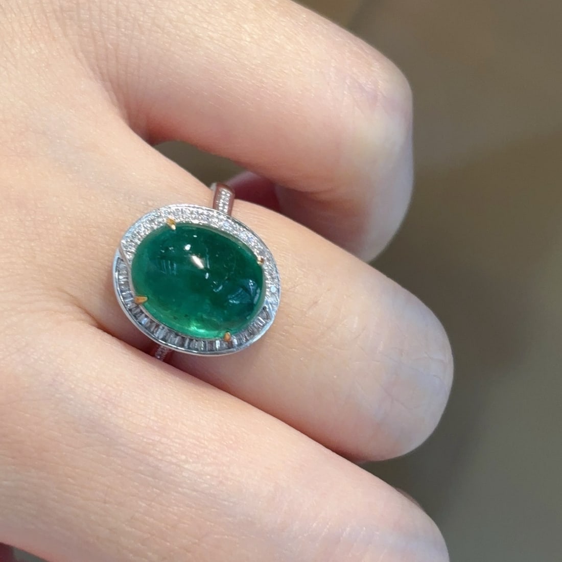 14k Gold 5.5 Ct Natural Emerald & Diamond Ring - 7