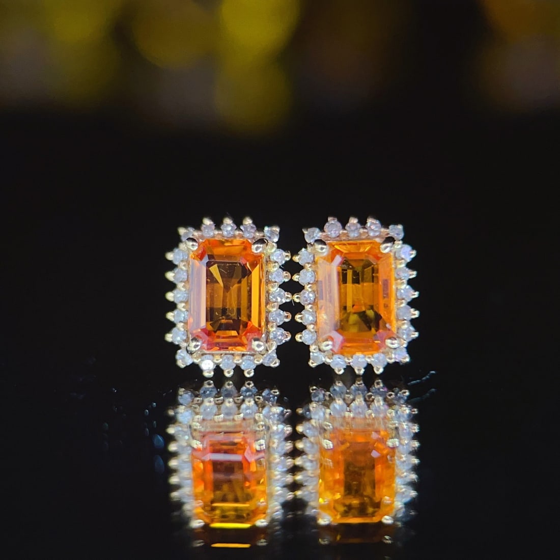 14k Gold 1.25 Ct Natural Sapphire & Diamond Earrings: Ref:231116230 // gold content:14k gold // main gemstone:sapphire // shape:octagonal // carat weight:1. 25ct // color:orange // treatment:natural // // adjacent gemstone 2 : diamond // number of