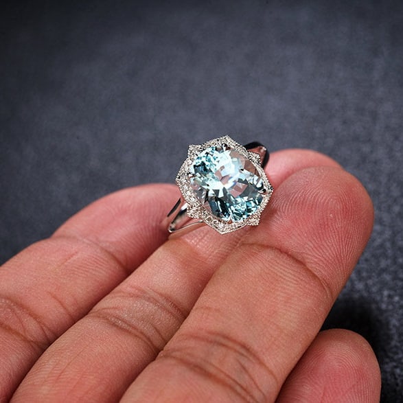 14k Gold 4.17 Ct Natural Aquamarine & Diamond Ring - 8