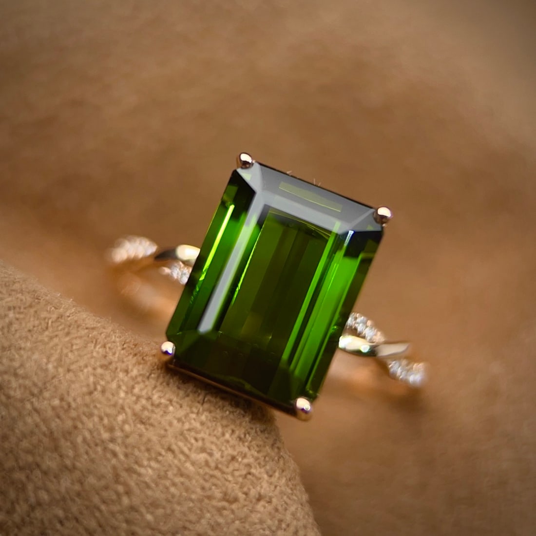 14k Gold 4.80 Ctw Natural Tourmaline & Diamond Ring: Ref:231116260 // gold content:14k gold // ring size:7. 25us // // main gemstone:tourmaline // shape:octagonal // carat weight:4. 75ct // color:green // treatment:natural // // adjacent gemstone 2