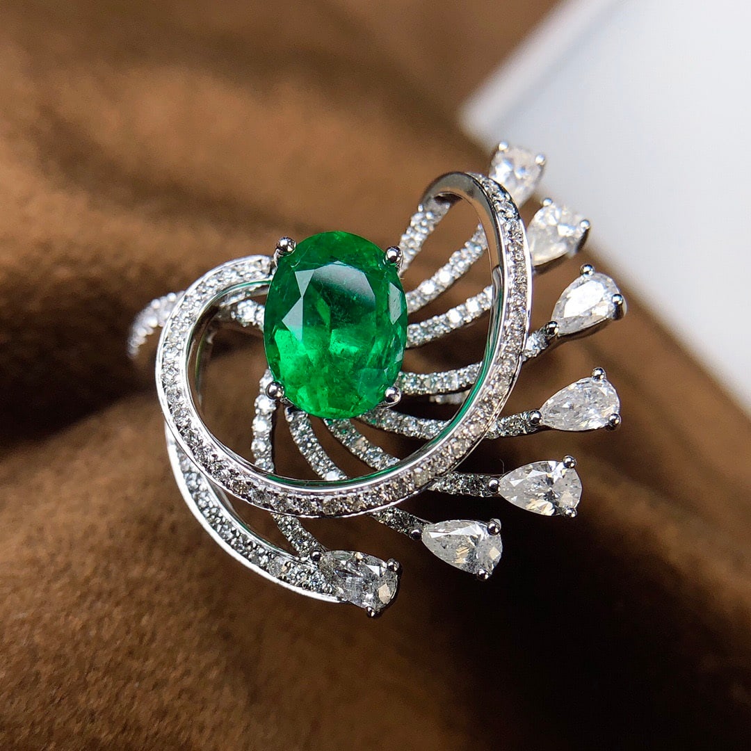 14k Gold 2.01 Ctw Vivid Green Natural Emerald & Diamond Ring (1 of 7)