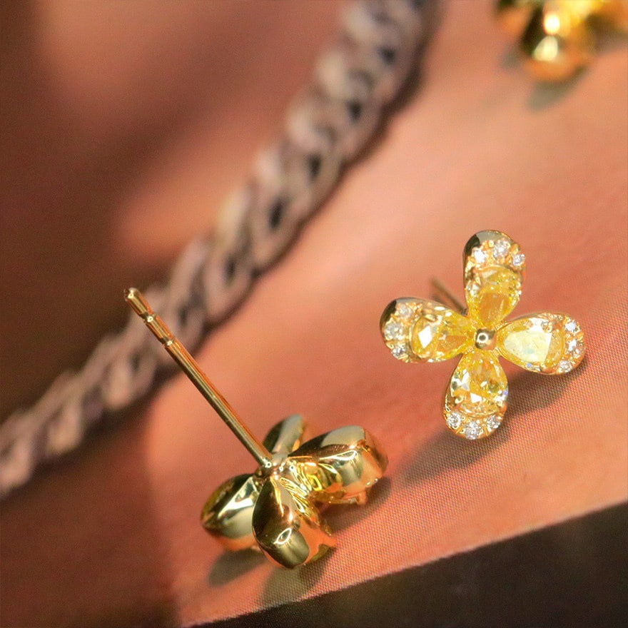 14k Gold 0.8 Ct Natural Color Diamond Earrings - 2