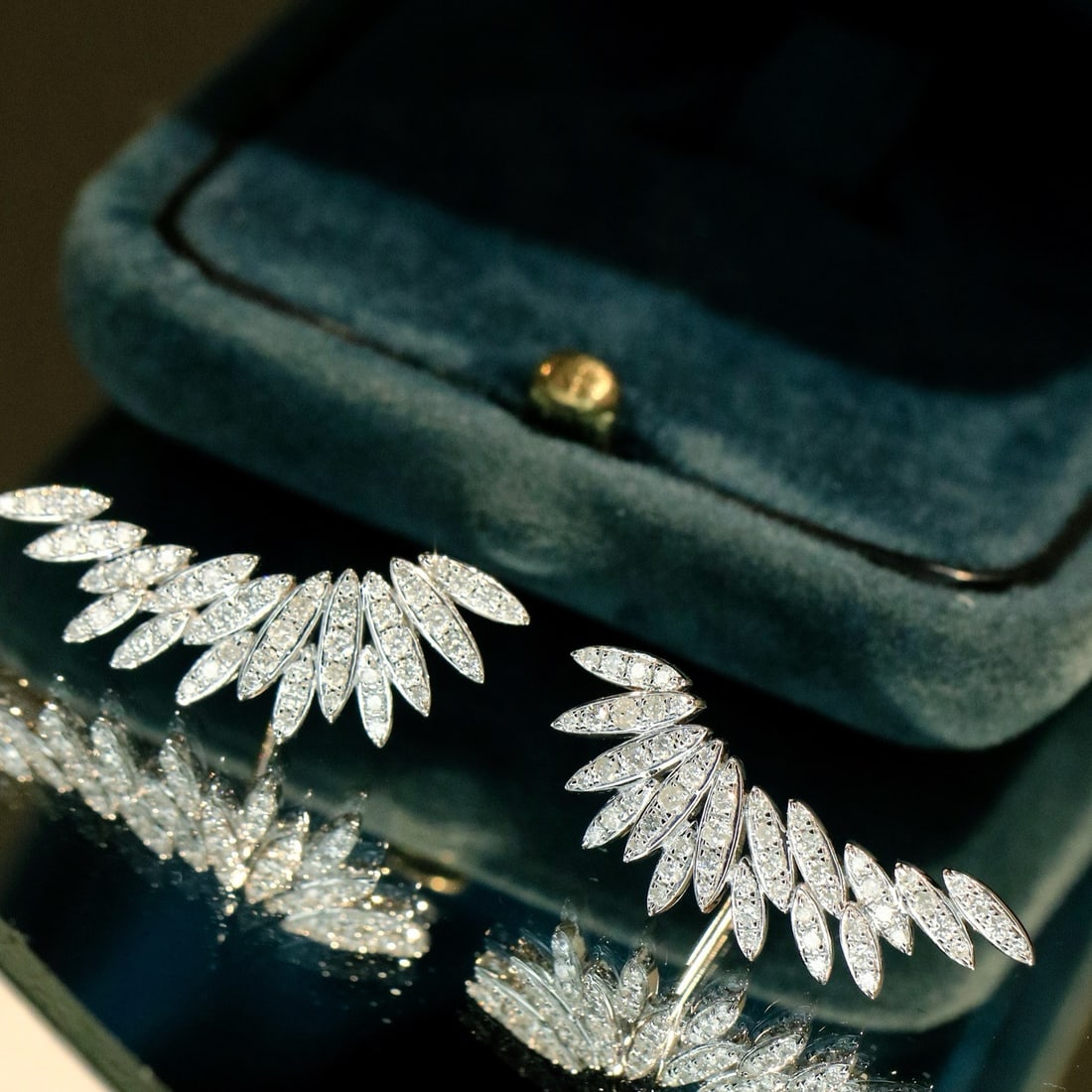 14k Gold 0.86 Ct Natural H Diamond Earrings: Ref:231116338 // gold content:14k gold // main gemstone:diamond // shape:round // carat weight:0. 86ct // clarity grade:vs-si // color:h // treatment:natural // cut grade:g // Condition: NewLow