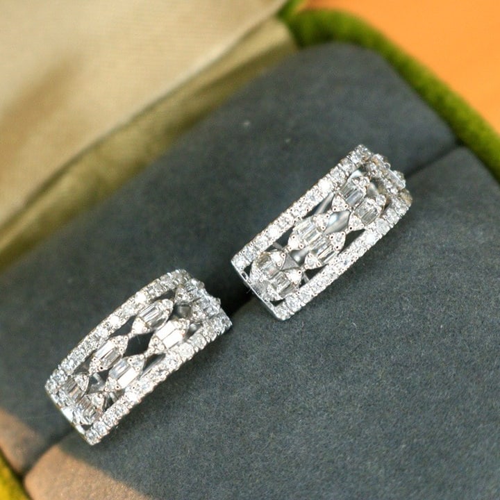 14k Gold 0.9 Ct Natural H Diamond Earrings: Ref:231116348 // gold content:14k gold // main gemstone:diamond // shape:multiple // carat weight:0. 9ct // clarity grade:vs-si // color:h // treatment:natural // Condition: NewLow Estimate: