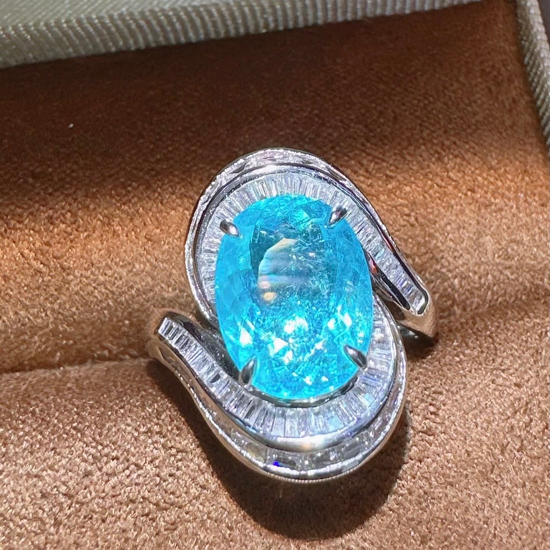 14k Gold 3.88 Ctw Natural Paraiba Tourmaline & Diamond Ring: Ref:231116352 // gold content:14k gold // ring size:7. 25us // // main gemstone:paraiba tourmaline // shape:oval // carat weight:3. 08ct // color:blue // treatment:natural // // adjacent gemstone