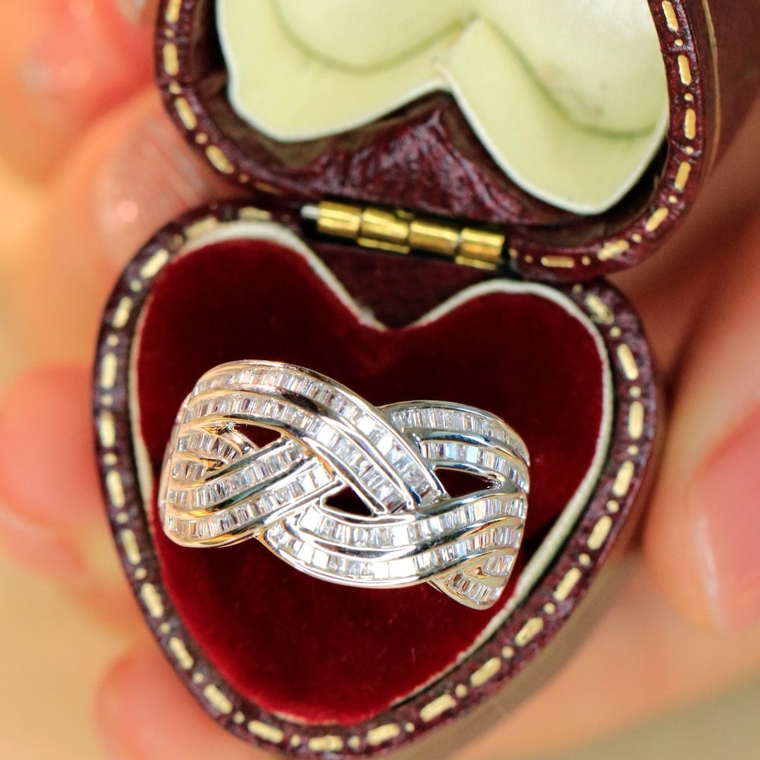 14k Gold 0.65 Ct Natural H Diamond Ring: Ref:231116354 // gold content:14k gold // ring size:7. 25us // // main gemstone:diamond // shape:baguette // carat weight:0. 65ct // clarity grade:vs-si // color:h // treatment:natural //