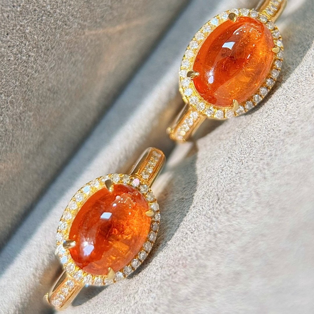 14k Gold 5.05 Ctw Natural Spessartine & Diamond Earrings: Ref:231116369 // gold content:14k gold // main gemstone:spessartine // shape:oval // carat weight:4. 85ct // color:orange // treatment:natural // // adjacent gemstone 2 : diamond // shape:round //