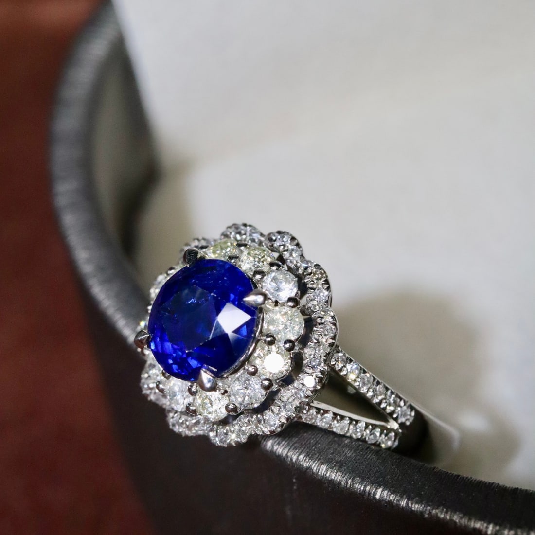 14k Gold 2.20 Ctw Vivid Blue Natural Sapphire & Diamond Ring - 6