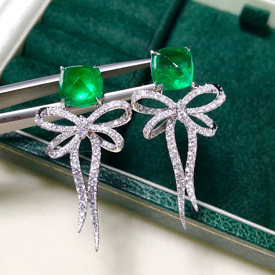 14k Gold 7.42 Ctw Vivid Green Natural Emerald & Diamond Earrings: Ref:231116390 // gold content:14k gold // main gemstone:emerald // shape:sugar-loaf // carat weight:6. 26ct // color:vivid green // treatment:natural // // adjacent gemstone 2 : diamond //