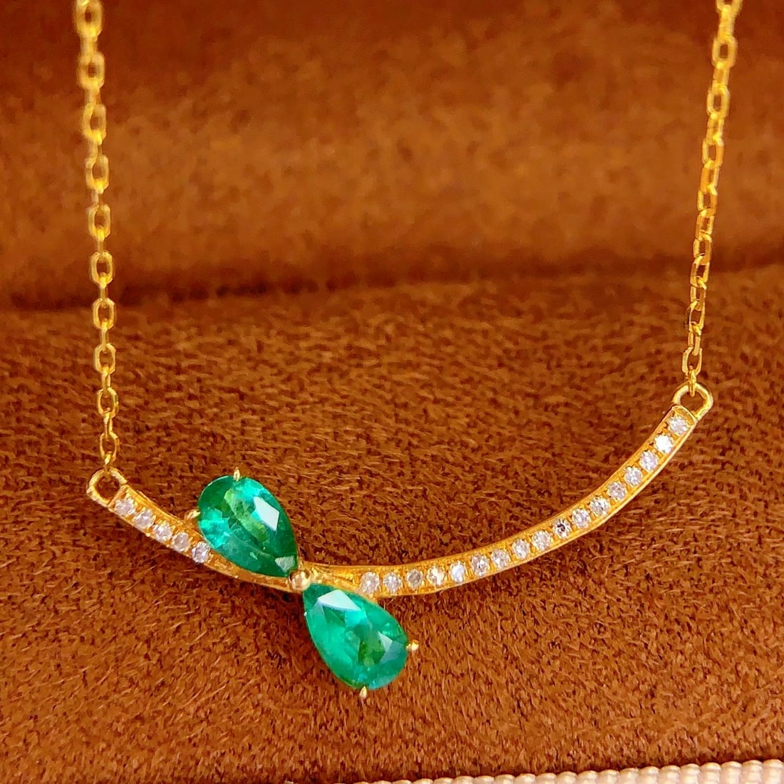 14k Gold 0.7 Ct Vivid Green Natural Emerald & Diamond Necklace - 2