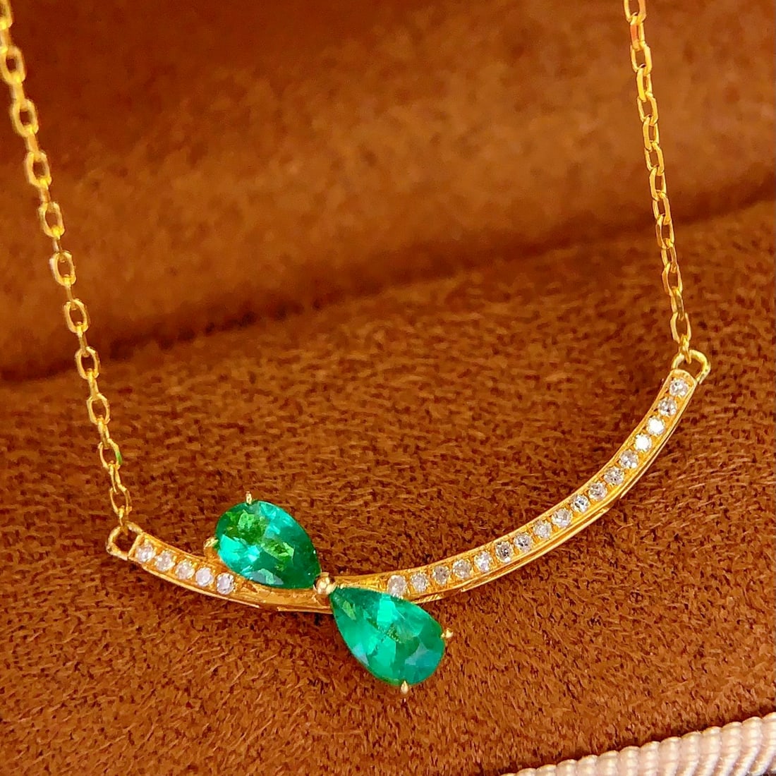 14k Gold 0.7 Ct Vivid Green Natural Emerald & Diamond Necklace - 3