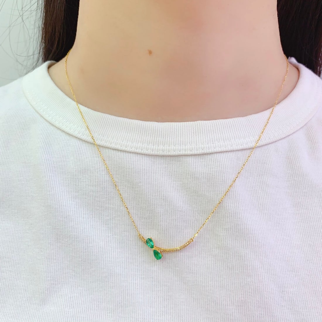 14k Gold 0.7 Ct Vivid Green Natural Emerald & Diamond Necklace - 5