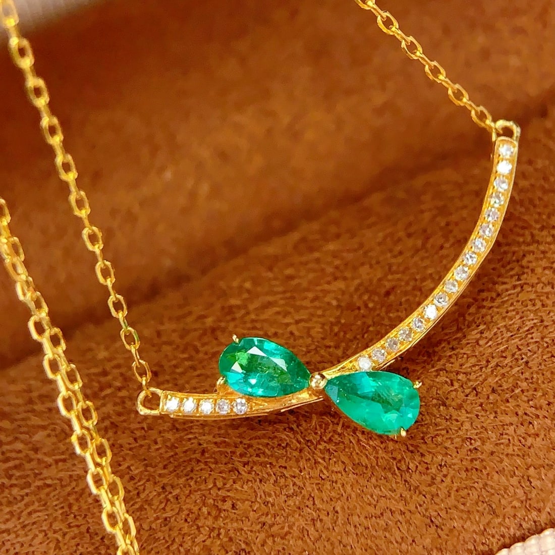 14k Gold 0.7 Ct Vivid Green Natural Emerald & Diamond Necklace - 6
