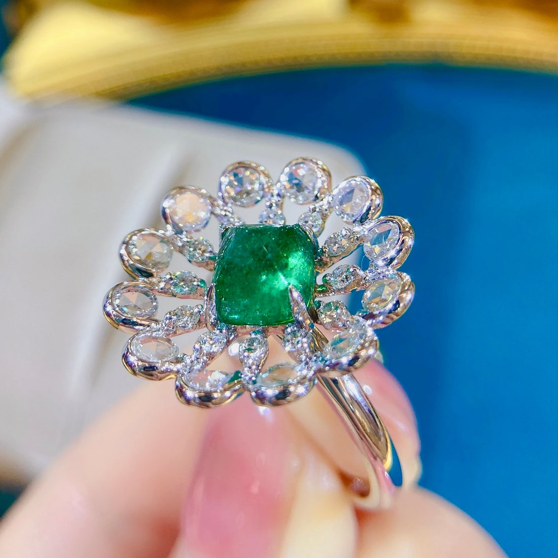 14k Gold 2.52 Ctw Vivid Green Natural Emerald & Diamond Ring - 4