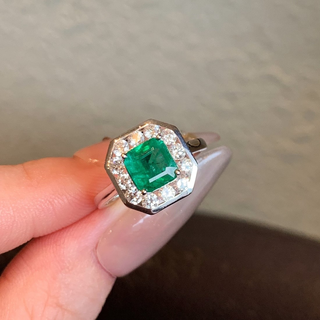 14k Gold 2.07 Ctw Vivid Green Natural Emerald & Diamond Ring - 7