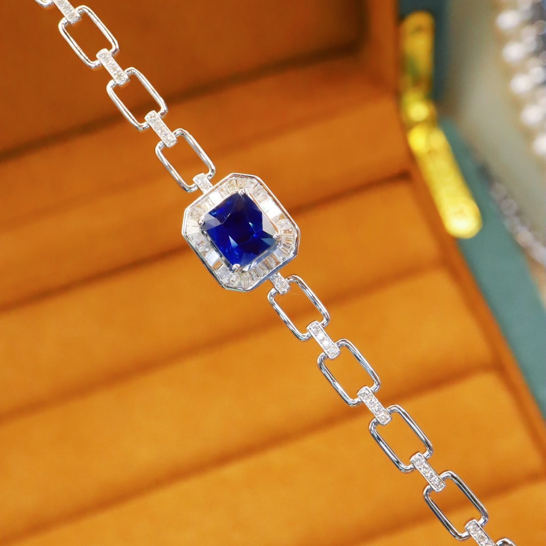 14k Gold 2.06 Ctw Natural Sapphire & Diamond Bracelet: Ref:231116425 // gold content:14k gold // main gemstone:sapphire // shape:octagonal // carat weight:1. 58ct // color:royal blue // treatment:natural // // adjacent gemstone 2 : diamond // number of