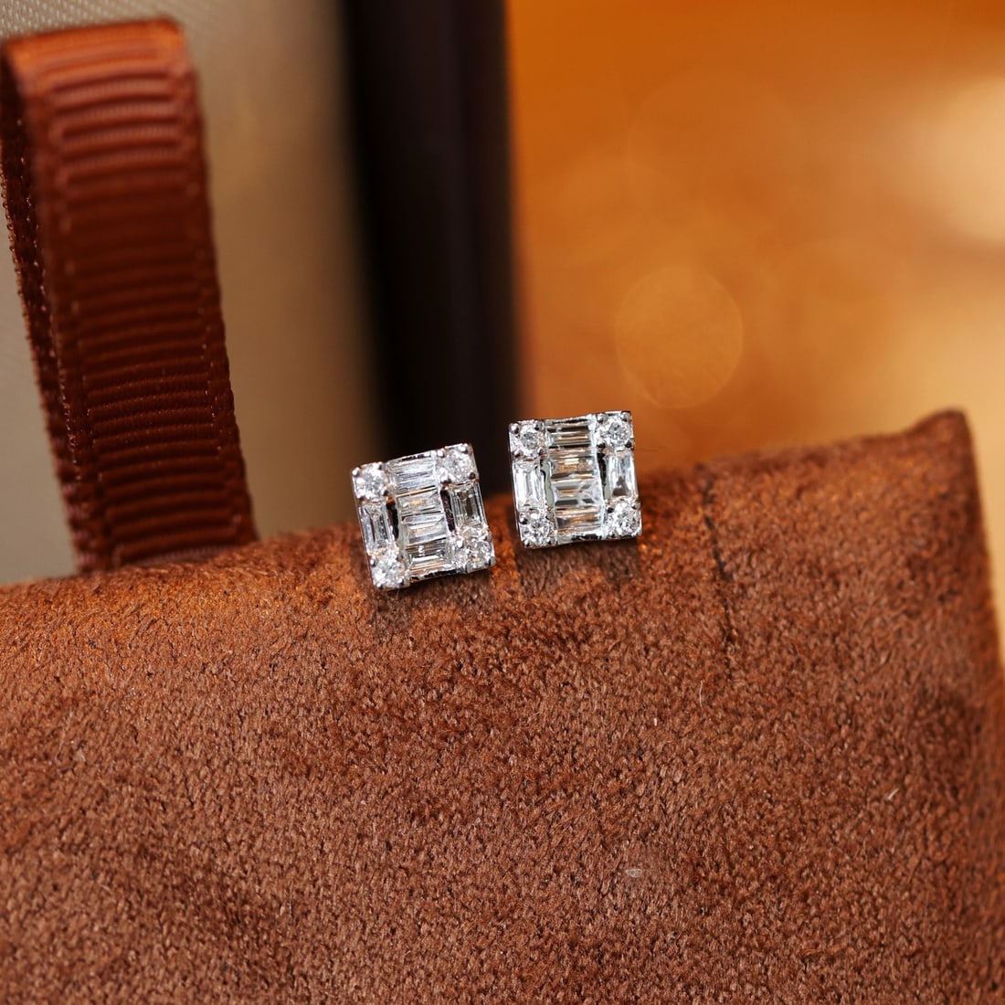 14k Gold 0.35 Ct Natural H Diamond Earrings: Ref:231116426 // gold content:14k gold // main gemstone:diamond // shape:multiple // carat weight:0. 35ct // clarity grade:vs-si // color:h // treatment:natural // Condition: NewLow Estimate: