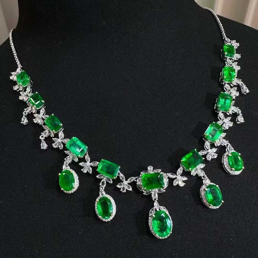 14k Gold 13.25 Ct Vivid Green Natural Emerald & Diamond & Sapphire Necklace - 2