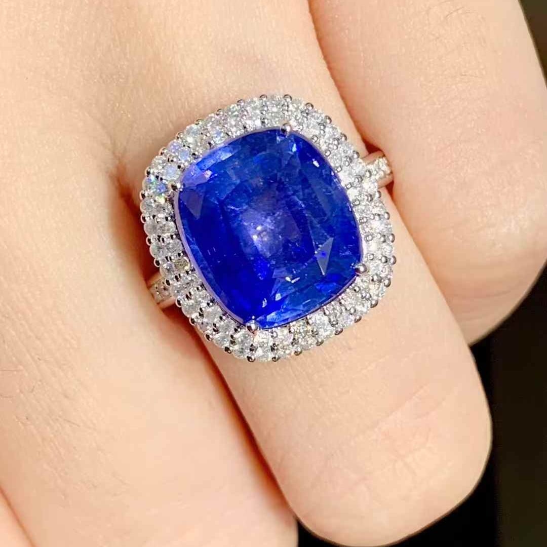 14k Gold 6.9 Ct Natural Sapphire & Diamond Ring - 3