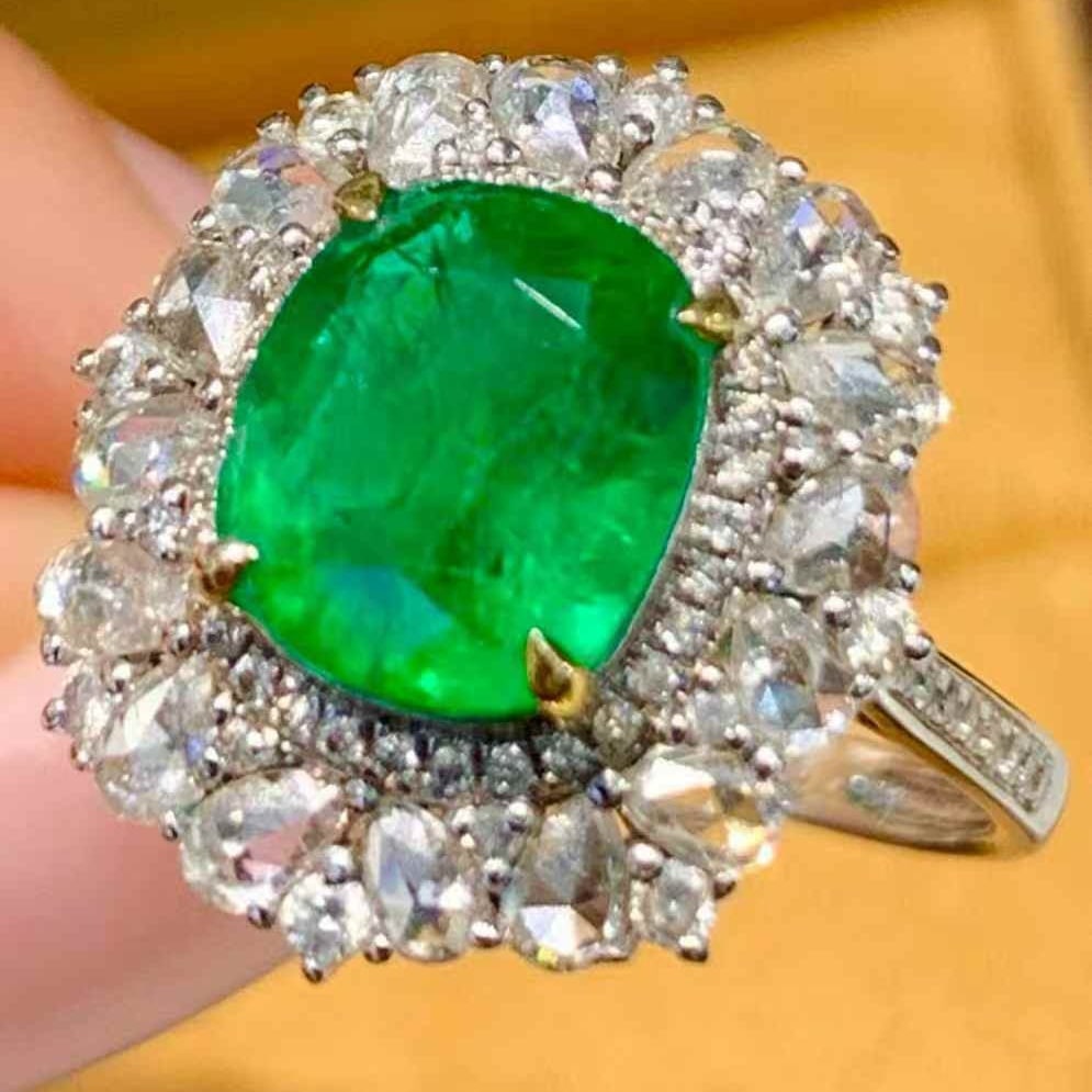 14k Gold 2.2 Ct Vivid Green Natural Emerald & Diamond Ring - 2