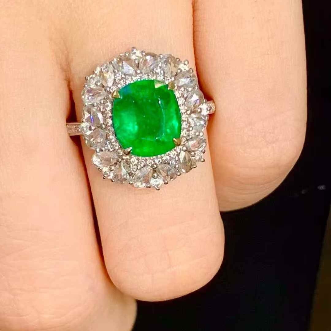 14k Gold 2.2 Ct Vivid Green Natural Emerald & Diamond Ring - 5
