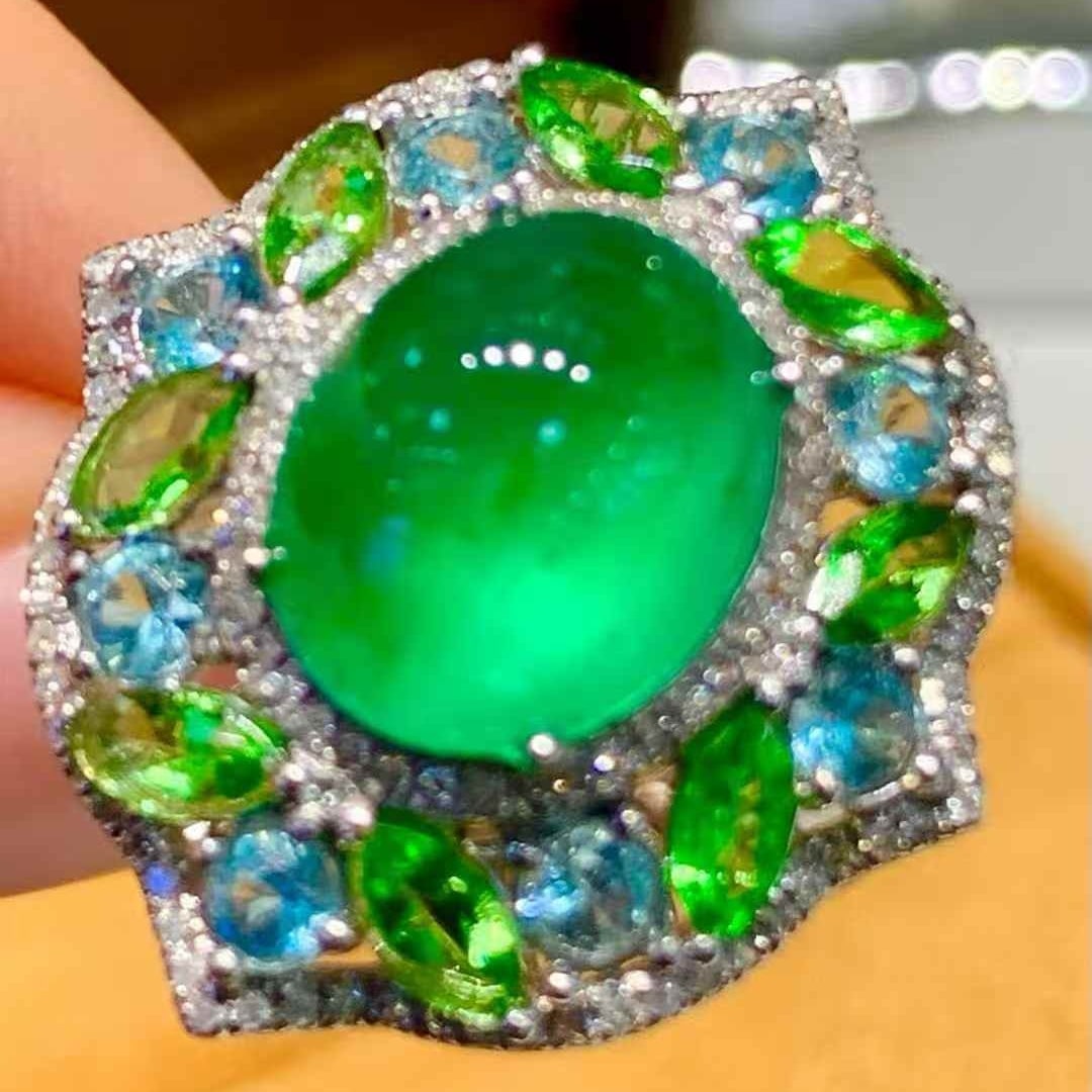 14k Gold 4.35 Ct Natural Emerald & Diamond Ring - 3